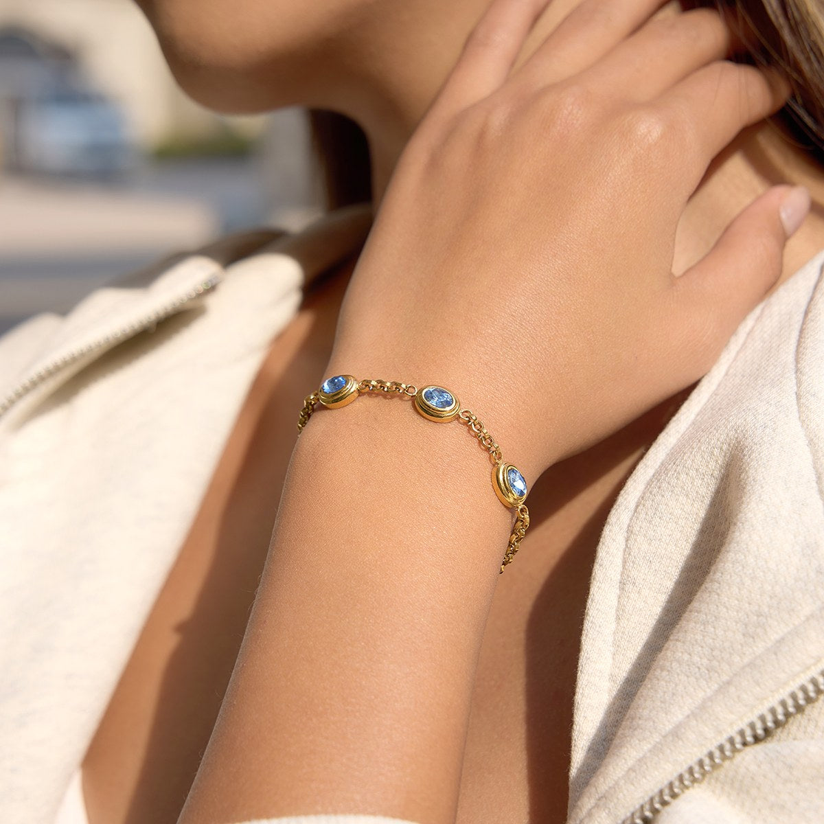 Glowing Blue Oval Chain Bracelet
