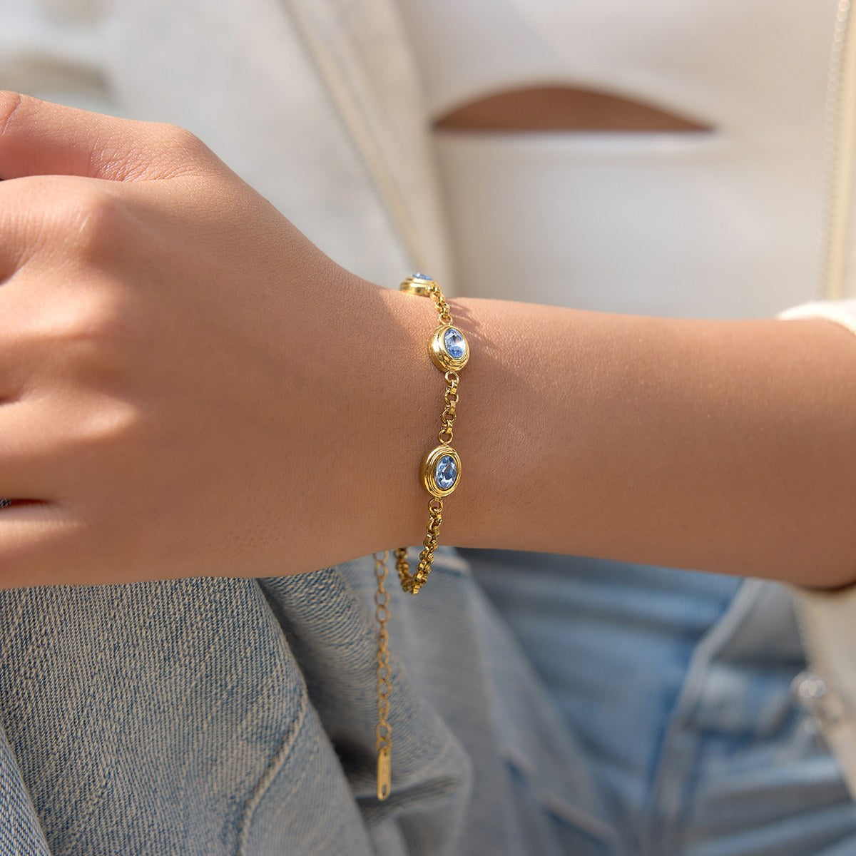Glowing Blue Oval Chain Bracelet