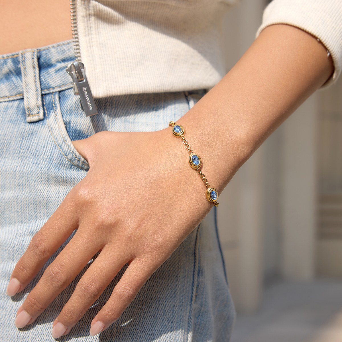 Glowing Blue Oval Chain Bracelet