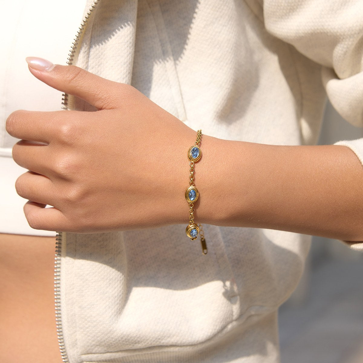 Glowing Blue Oval Chain Bracelet