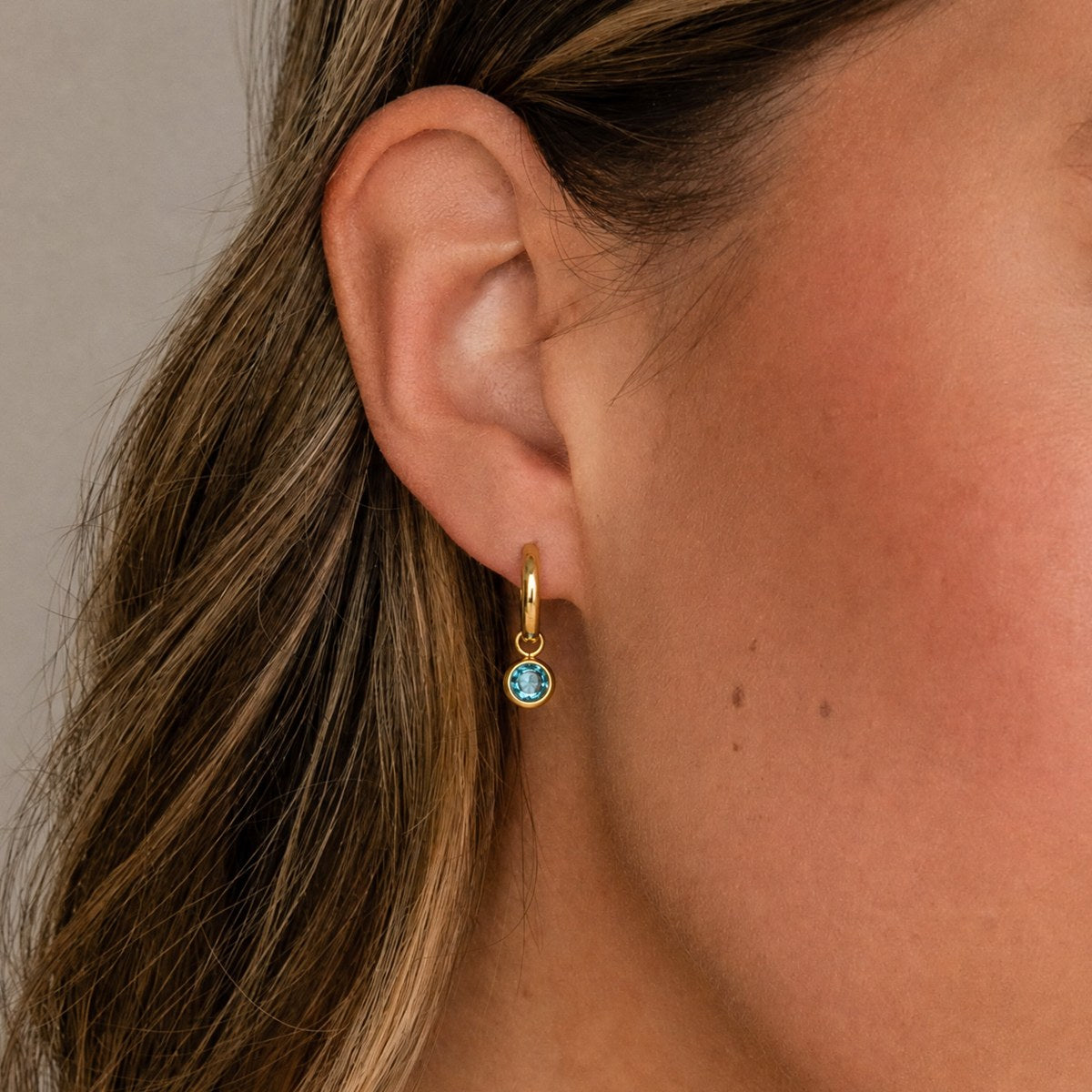 Glowing Aqua Solitaire Drop Hoops