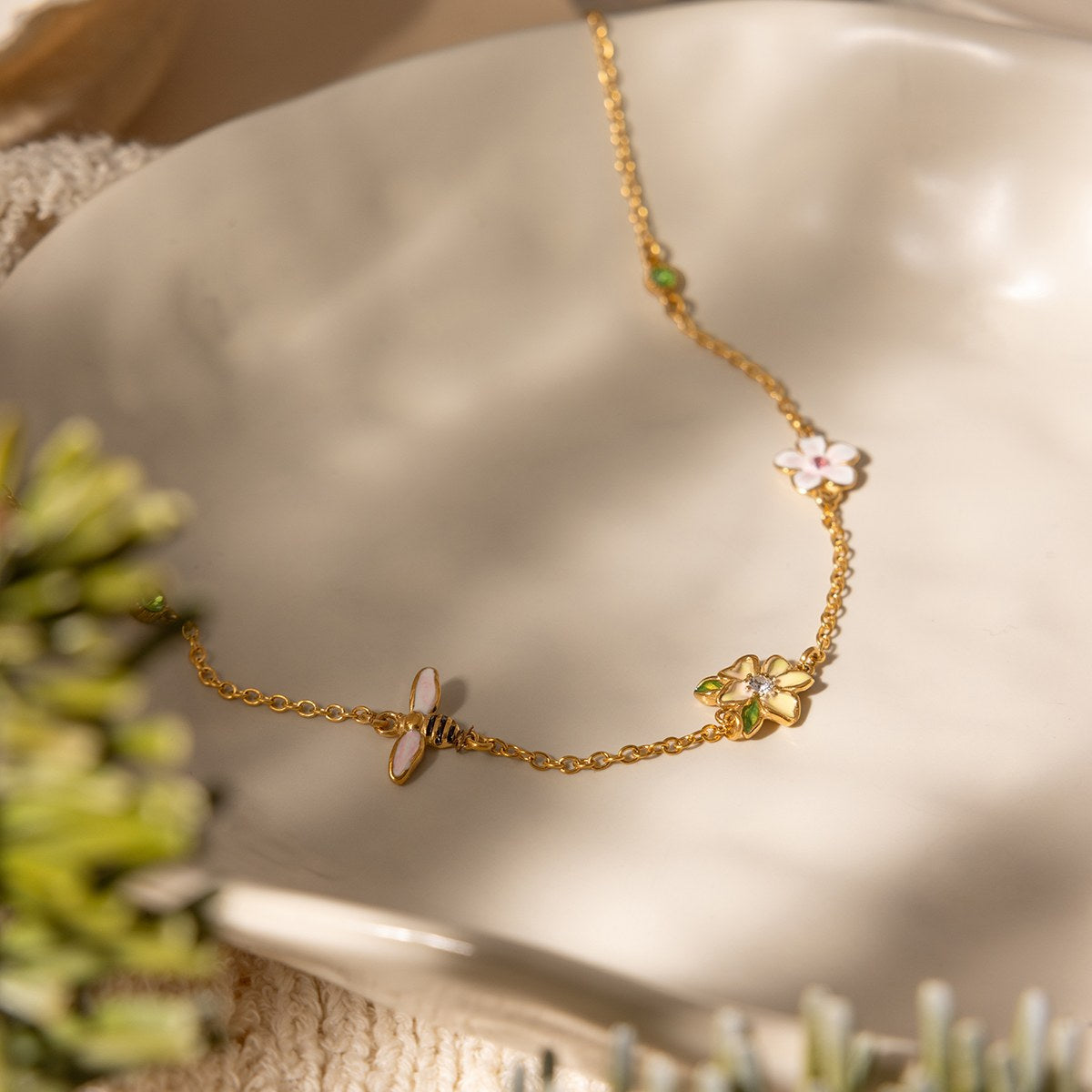 Muse Flower Bee Necklace